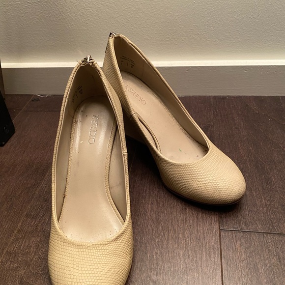 Cream Wedges - Picture 3 of 3